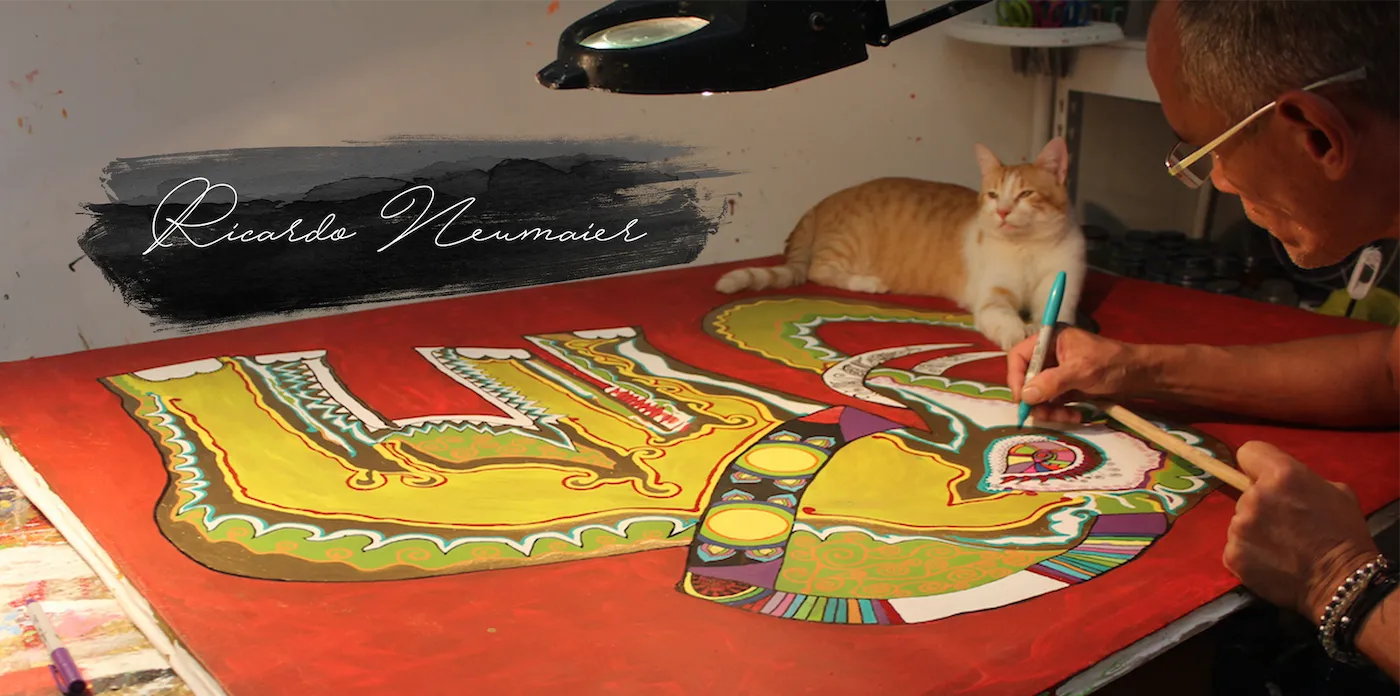 Ricardo Neumaier pintando en su taller